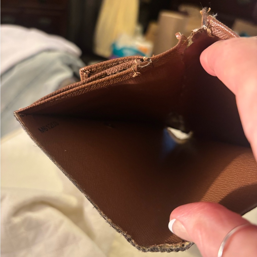 Project Louis Vuitton Classic Monogram Wallet. Please see ALL photos and video. - Picture 13 of 17